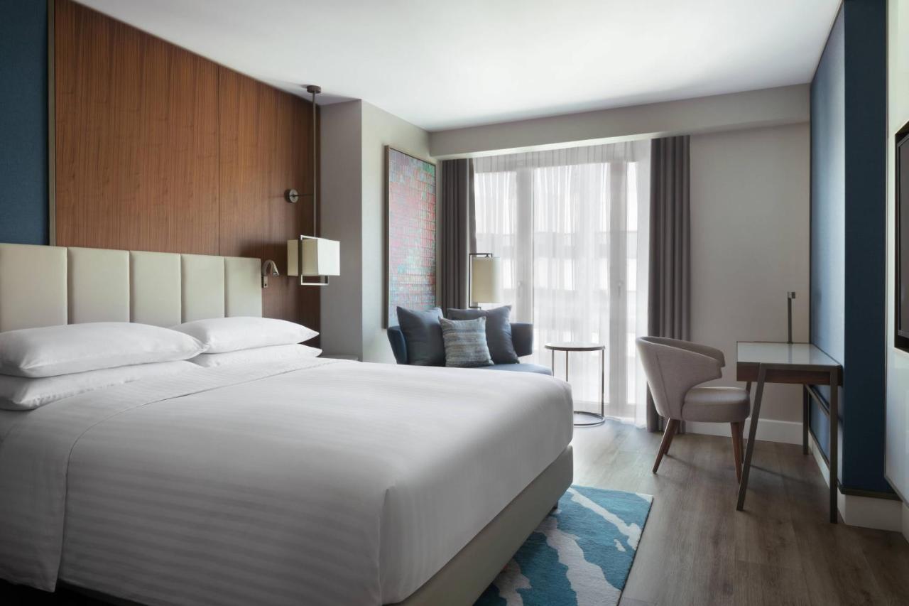 Izmir Marriott Hotel Exterior photo A guest room at the hotel