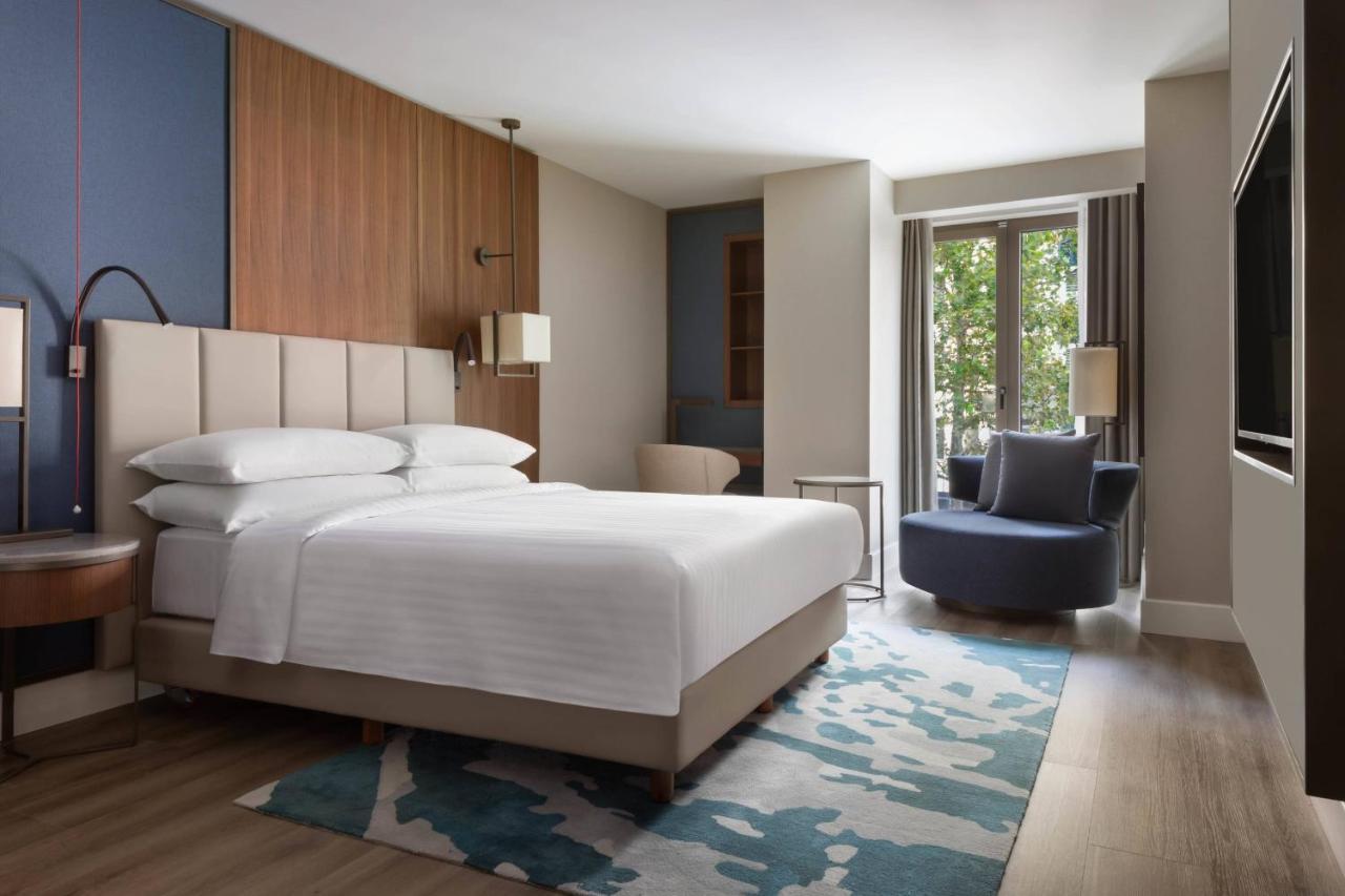 Izmir Marriott Hotel Exterior photo A guest room at the hotel
