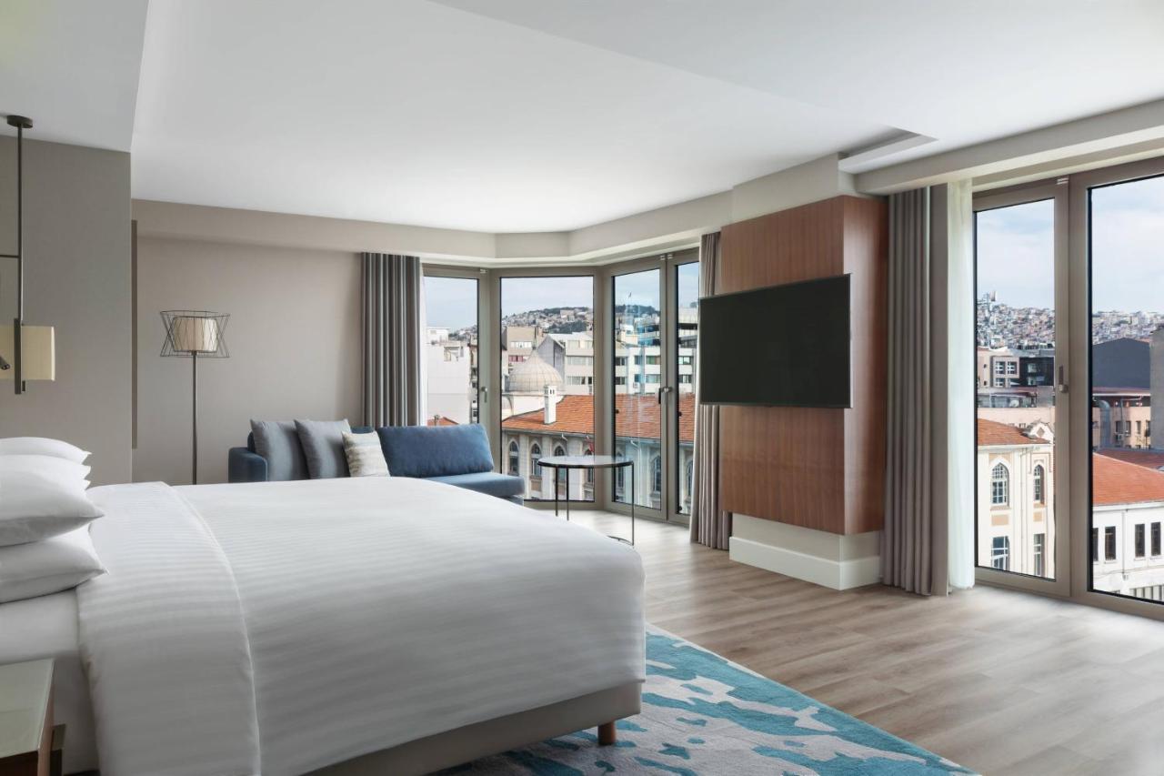 Izmir Marriott Hotel Exterior photo Deluxe Suite