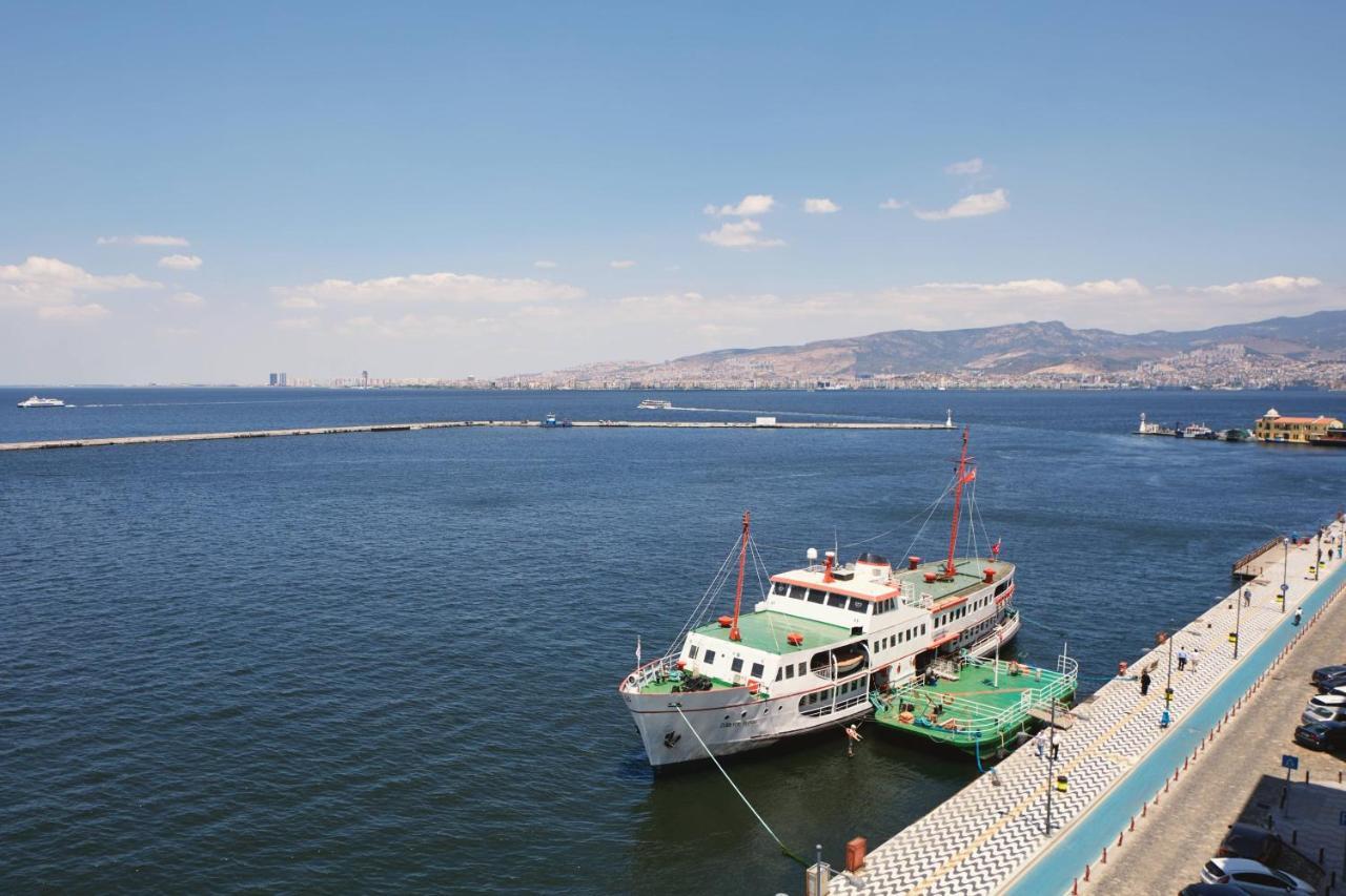 Izmir Marriott Hotel Exterior photo The port of İskenderun
