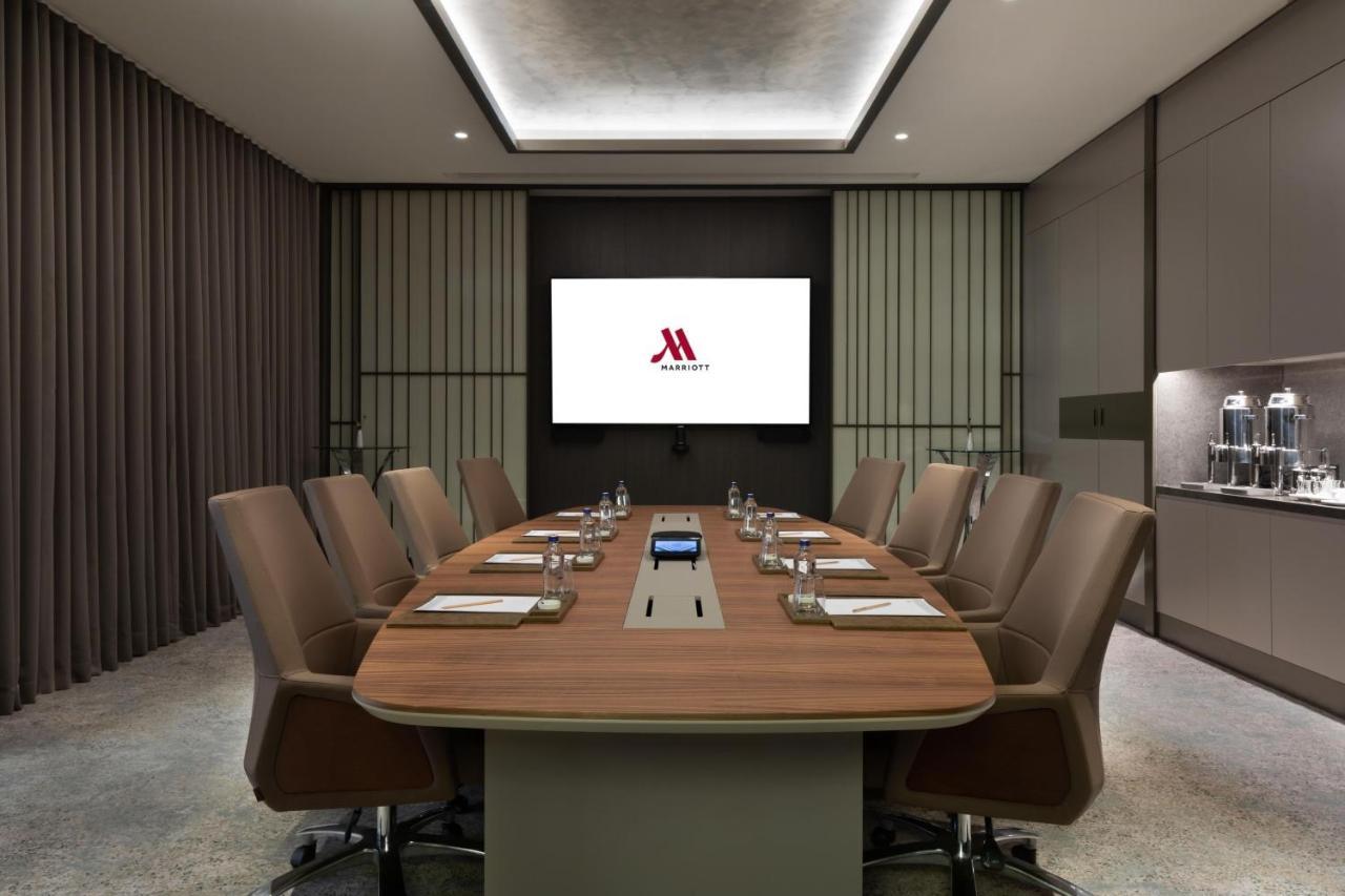 Izmir Marriott Hotel Exterior photo A boardroom at a hotel