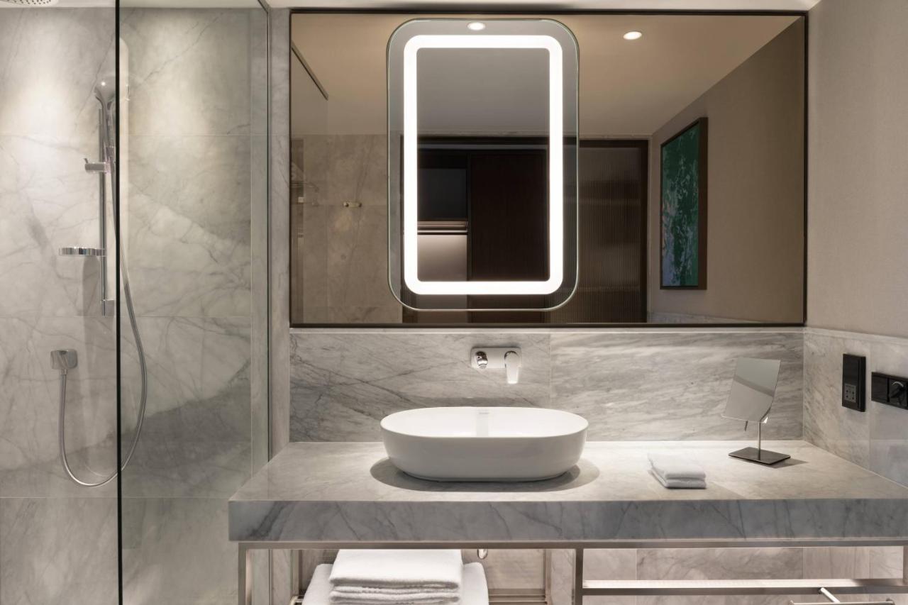 Izmir Marriott Hotel Exterior photo Bathroom