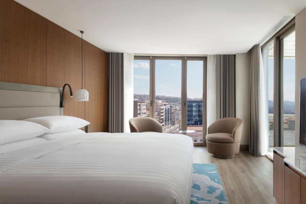 Izmir Marriott Hotel Exterior photo A guest room at the hotel