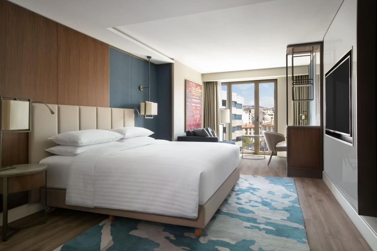 Izmir Marriott Hotel Exterior photo A guest room at the hotel