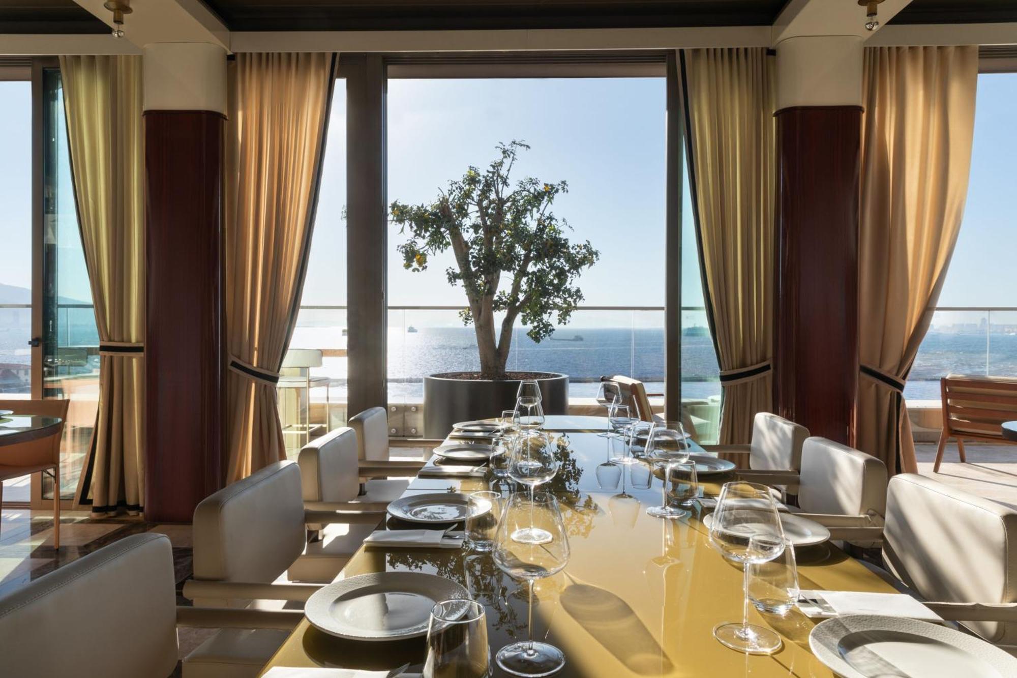 Izmir Marriott Hotel Exterior photo The restaurant