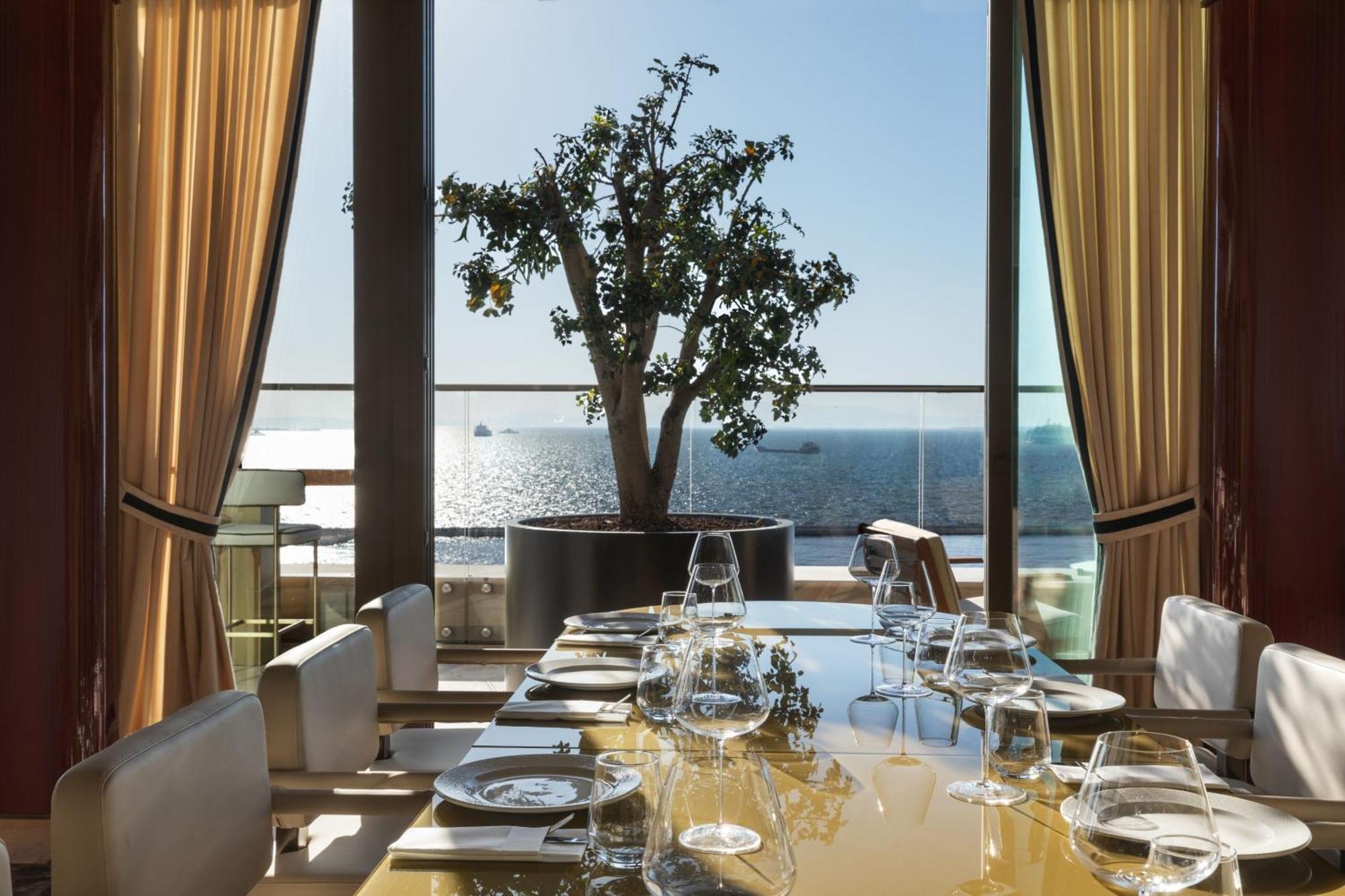 Izmir Marriott Hotel Exterior photo The restaurant