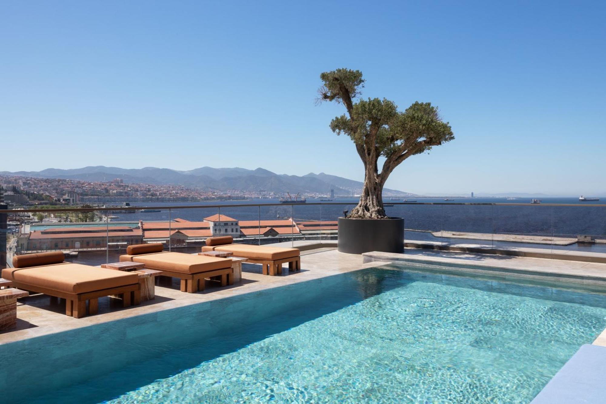 Izmir Marriott Hotel Exterior photo The pool at the 12th floor