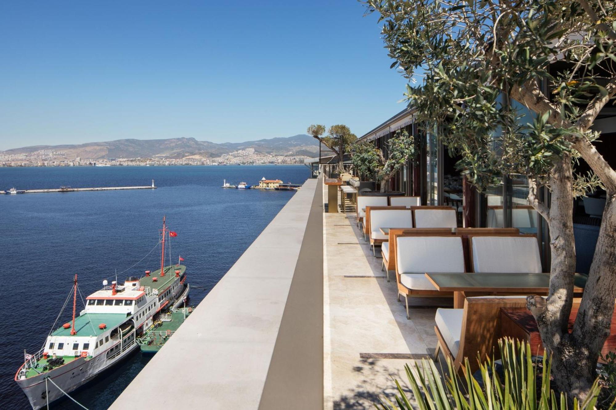 Izmir Marriott Hotel Exterior photo The view from the hotel