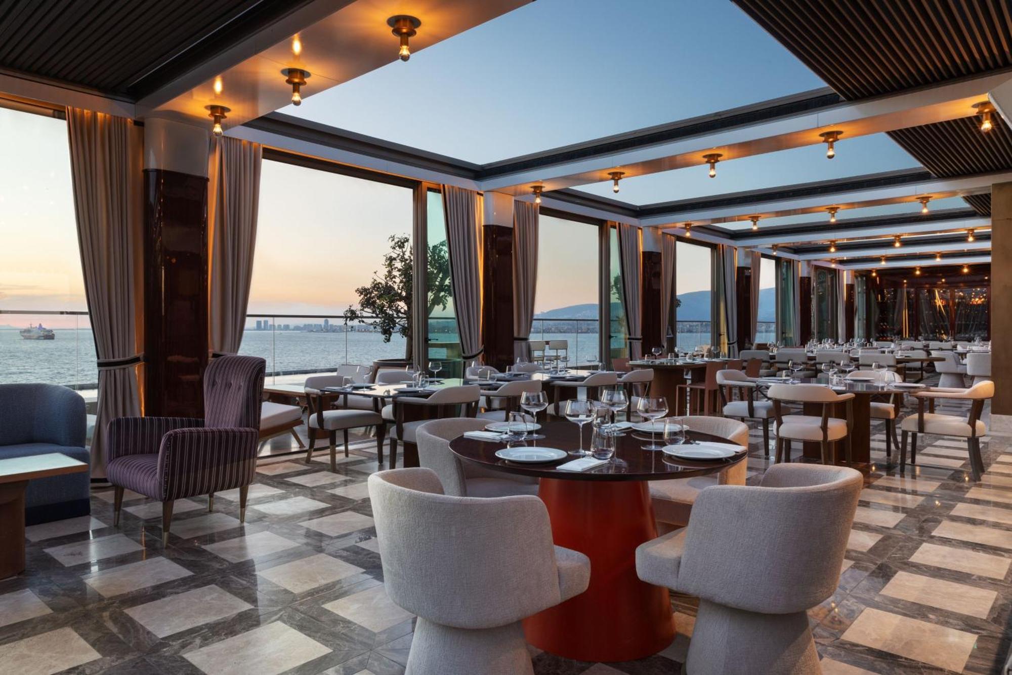 Izmir Marriott Hotel Exterior photo The restaurant