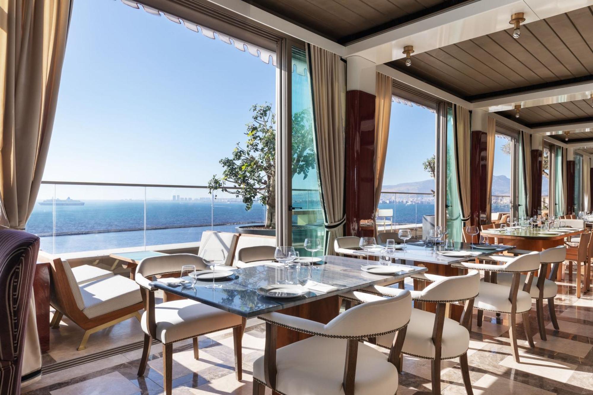 Izmir Marriott Hotel Exterior photo The restaurant