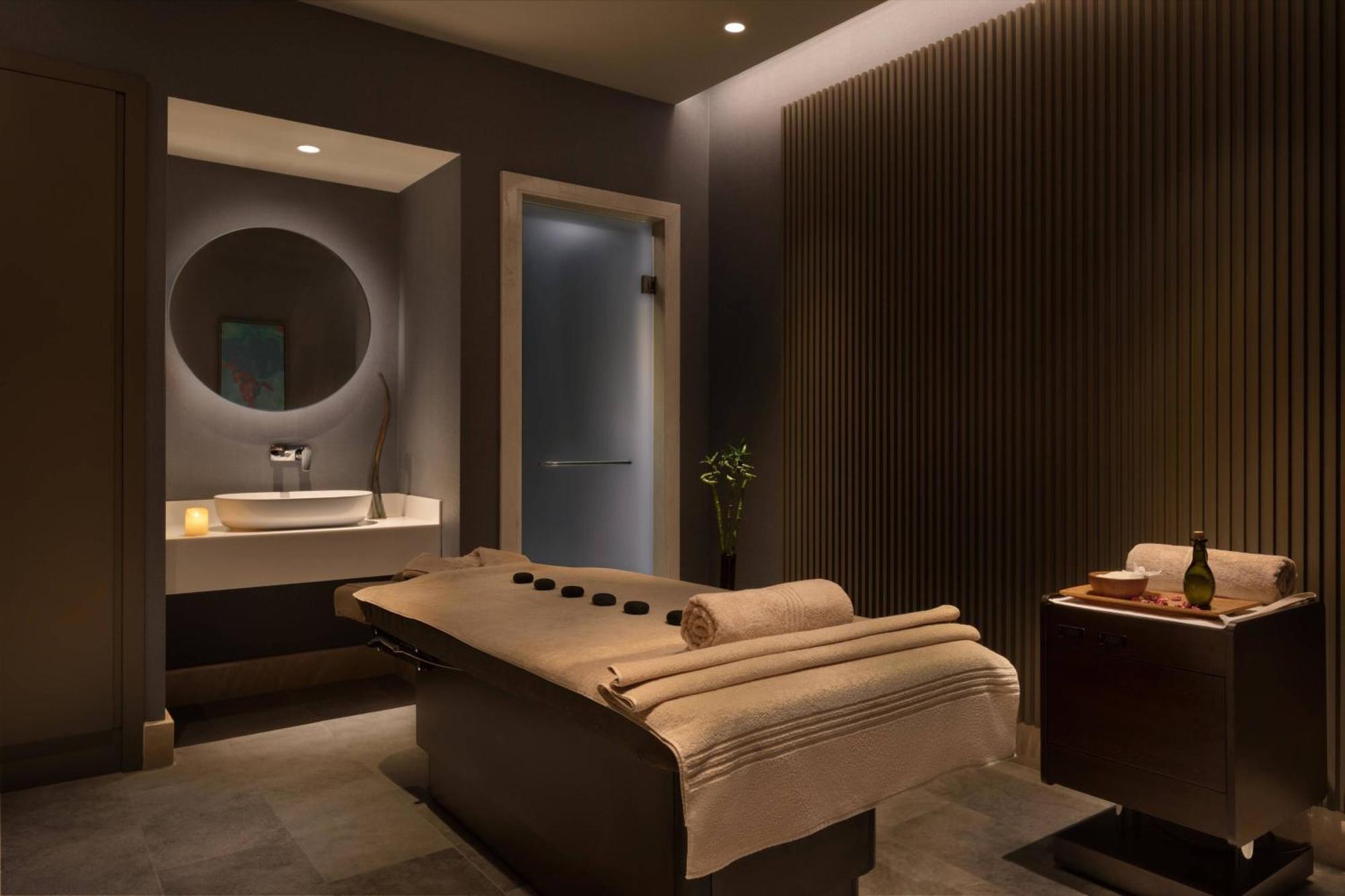 Izmir Marriott Hotel Exterior photo Spa treatment room