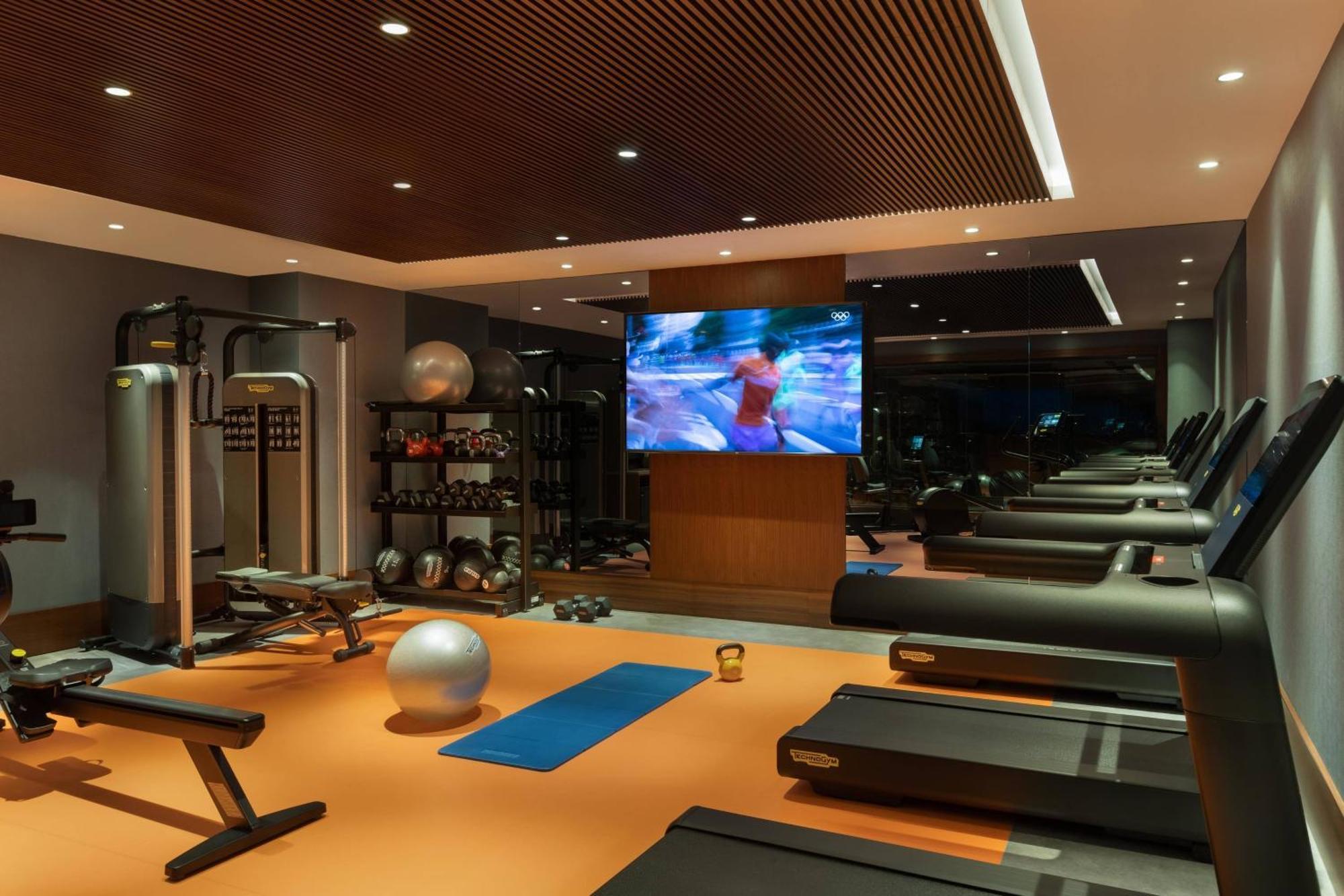 Izmir Marriott Hotel Exterior photo The gym at the hotel