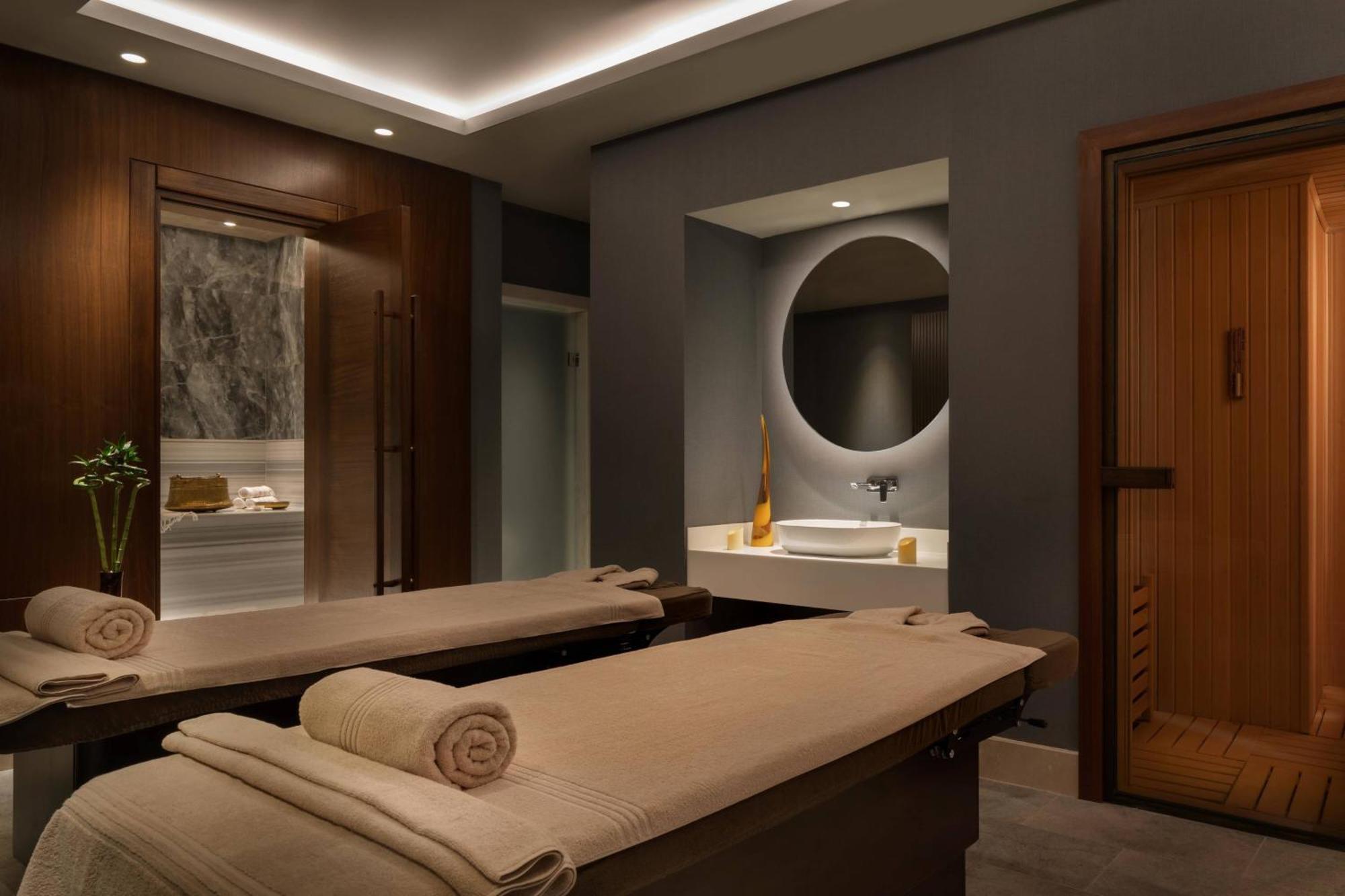 Izmir Marriott Hotel Exterior photo Spa treatment room