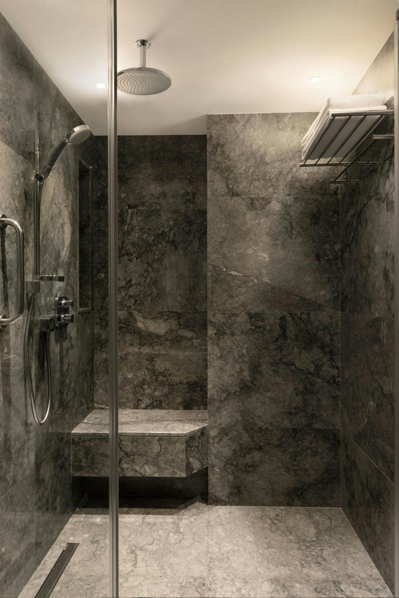 Izmir Marriott Hotel Exterior photo A shower